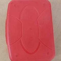 Material escolar - Brooddoos, segundo informou Regio Antwerpen - Brussel usando iLost