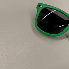 النظارات Lunettes vertes plastiques enfant Des de، كما تم الإبلاغ عنه بواسطة IKEA Clermont Ferrand عبر iLost
