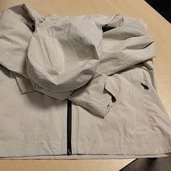 의류 - Jas beige, iLost를 사용하여 Regio Oost-Vlaanderen에 보고됨