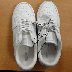 الحذاء، كما تم الإبلاغ عنه بواسطة Inntel Hotels Amsterdam Centre عبر iLost