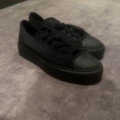 İLost kullanarak Van der Valk Hotel Haarlem tarafından bildirildiği gibi Ayakkabı Zwart