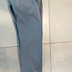 Broek donker grijs, zoals gemeld door Centraal magazijn met iLost
