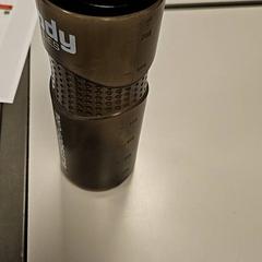 Bottiglia d'acqua, come riportato da Vrije Universiteit Amsterdam utilizzando iLost