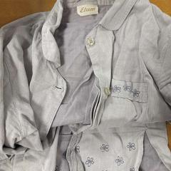 Camisa Etam Grijs gestreept hemd met blauwe bloemen, como reportado por VITAZ campus Sint-Niklaas utilizando o iLost