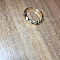 Gyűrű, amint azt Qbuzz DMG az iLost segítségével jelentette.