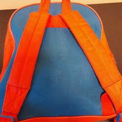 حقائب حمل وحقائب اليد bleu et rouge، كما تم الإبلاغ عنه بواسطة TCL عبر iLost