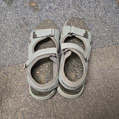 샌들, iLost를 사용하여 Mövenpick Hotel Amsterdam City Centre에 보고됨