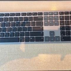 Clavier Grijze toetsenbord met een muis, a été signalé par Haven Hotel Rotterdam utilisant iLost