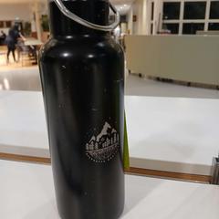 Fľaša zwart, ako bolo nahlásené Cursus en vergadercentrum Domstad pomocou iLost