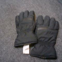 إكسسوارات الملابس، كما تم الإبلاغ عنه بواسطة SnowWorld Landgraaf عبر iLost