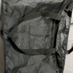 Väska Jutten draagtas, rapporterat av Regio Antwerpen - Brussel med iLost