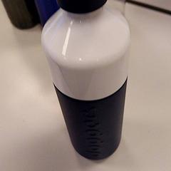 마시는 병 Blauw, iLost를 사용하여 Vrije Universiteit Amsterdam에 보고됨