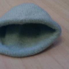 Poppenmutsje Lichtblauw gebreid mutsje mutsje, ako bolo nahlásené Het Spoorwegmuseum pomocou iLost