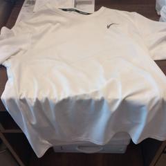Camicia t-shg, come riportato da Van der Valk Hotel Gorinchem utilizzando iLost