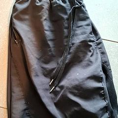 Short zwart zwarte, a été signalé par Ziekenhuis Oost-Limburg utilisant iLost