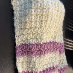 Šátek Wit Wol met paarse streep, jak nahlášeno Pathé Amsterdam Noord pomocí iLost