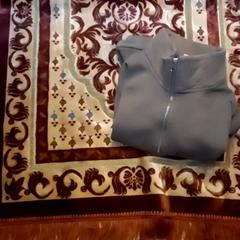 Maglione, come riportato da Leonardo Royal Hotel Amsterdam utilizzando iLost