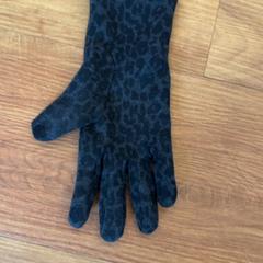 Luva, como reportado por HTM utilizando o iLost