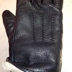 Handschoen zwart leer, amint azt Qbuzz DMG az iLost segítségével jelentette.