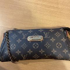 バッグ op naam van Sinaï Mireina Mideleidi がiLostで Gemeente Amsterdam によって報告されました