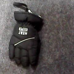 Guantes, ha sido reportado por SnowWorld Landgraaf con iLost