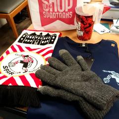 Scarf & Tshirt, zoals gemeld door Inntel Hotels Amsterdam Centre met iLost