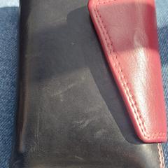 Zwarte portemonnee, gerapporteerd met iLost