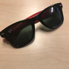 Zonnebril がiLostで Pathé Tilburg によって報告されました