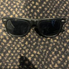 Des lunettes de soleil, a été signalé par Van der Valk Hotel Utrecht utilisant iLost