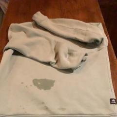 Suéter Lichtgroene trui, ha sido reportado por Café Leentje con iLost