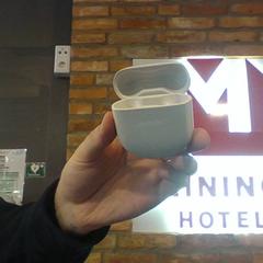 Headphone case White, as reported by MEININGER Hotel Hamburg City Center using iLost