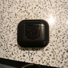 Earbuds black, as reported by MEININGER Hotel Berlin "Mitte" Humboldthaus using iLost