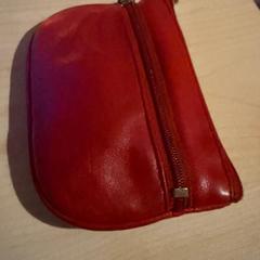 red wallet / rode portemonnee, come riportato a iLost