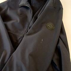 재킷, iLost를 사용하여 Padualaan 99에 보고됨