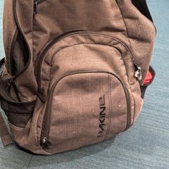 İLost kullanarak Stad Hasselt tarafından bildirildiği gibi Sırt çantası Grijskleurige rugzak Dakine