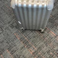 Valise, a été signalé par Connexxion Amstelland-Meerlanden Schiphol Noord utilisant iLost