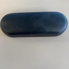 眼鏡 met doos がiLostで Centraal magazijn によって報告されました