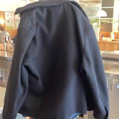 Abrigo Navy, ha sido reportado por MEININGER Hotel München City Center con iLost