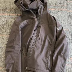 Jaqueta, segons ha informat Connexxion Amstelland-Meerlanden Schiphol Zuid mitjançant iLost