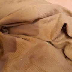 Sciarpa marron, come riportato da TCL utilizzando iLost