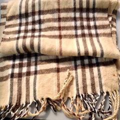 Szalik à carreaux, zgłoszono przez IKEA Hénin-Beaumont przy użyciu iLost