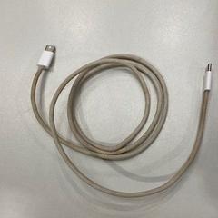 충전 케이블 Wit is groezelig, 1 meter, iLost를 사용하여 TU/e - Receptie MetaForum에 보고됨