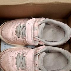 Chaussure, a été signalé par IKEA Paris - Italie Deux utilisant iLost