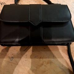 Bossa Zwart, segons ha informat IKEA Wilrijk mitjançant iLost