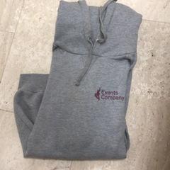 Maglione tri, come riportato da Hotel van der Valk Maastricht utilizzando iLost
