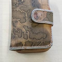 Plånbok Guyhany Tshomba, rapporterat av Regio Oost-Vlaanderen med iLost