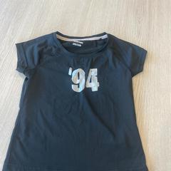 T shirt, som rapportert av Van Heugten Tours ved bruk av iLost