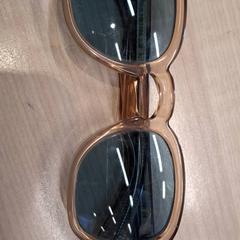 Lunettes de soleil Beige/bleue, come riportato da IKEA Marseille La Valentine utilizzando iLost