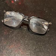 Ulleres brul, segons ha informat Van der Valk Hotel Utrecht mitjançant iLost