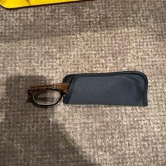 안경이 있는 안경 케이스, iLost를 사용하여 Van der Valk Hotel Apeldoorn - De Cantharel에 보고됨